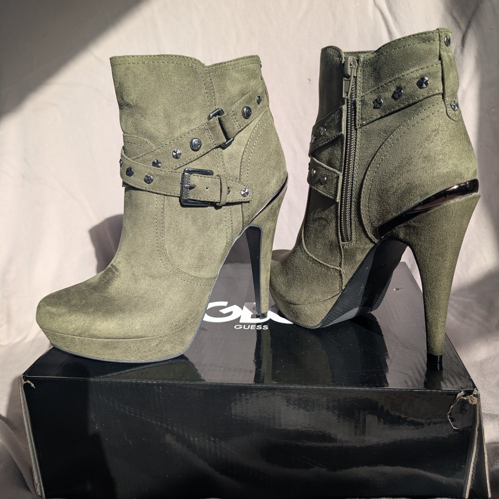 GUESS Women's Olive Ankle Boots